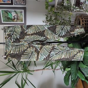 Tropical Leaf Patterned Ankle Pants for Summer